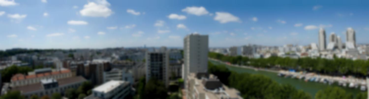 Panorama de mon balcon : le canal, les Orgues de Flandres, Montmartre et Paris qui s'étend. Paris, juillet 2011.