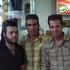 Trois amis en chemises fantaisie et coupes de cheveux étudiées posent dans un restaurant routier. Qom, Iran, octobre 2006.